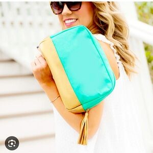 Viv & Lou Cabana Cosmetics/Clutch Bag in Mint NWT